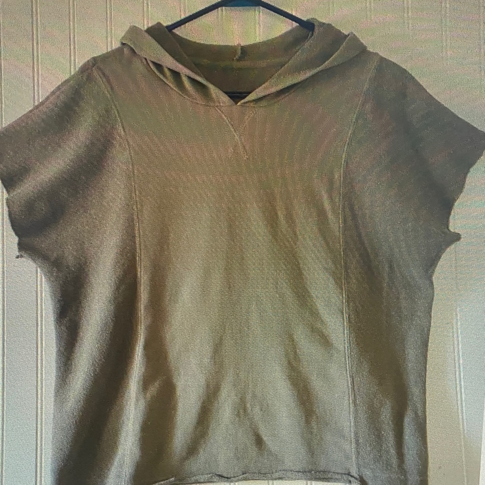 Women’s Short-Sleeve Hoodie Top in Olive Green